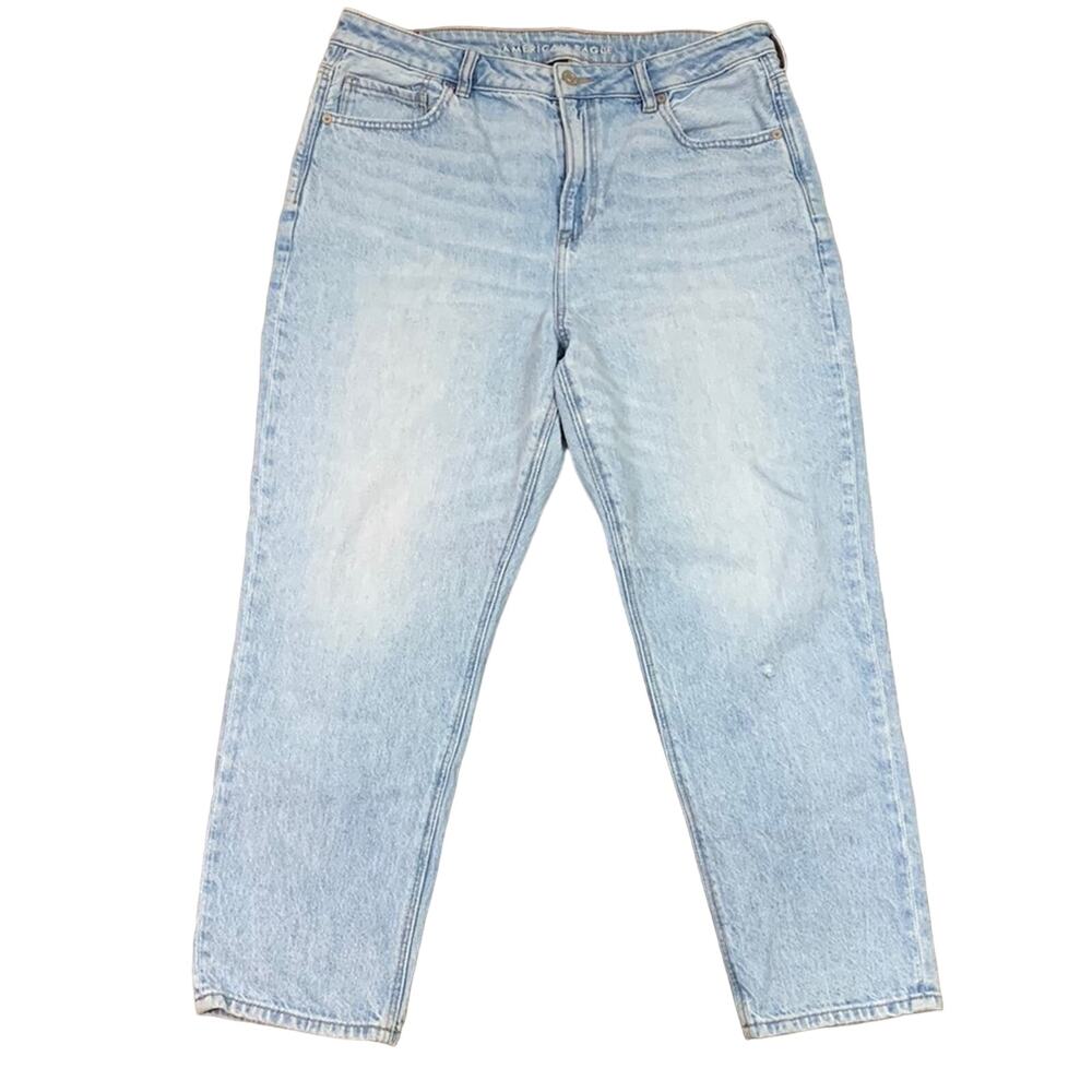 American Eagle Strigid Mom Light Wash High Rise Straight leg Jeans